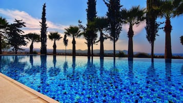 Villa, 6 chambres, fumeurs, piscine privée | Piscine | Piscine extérieure
