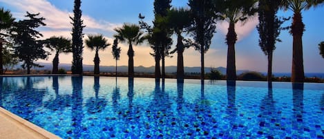 Vila, 6 quartos, para fumantes, piscina particular | Piscina | Piscina externa