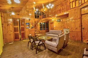 Coin salon dans le hall