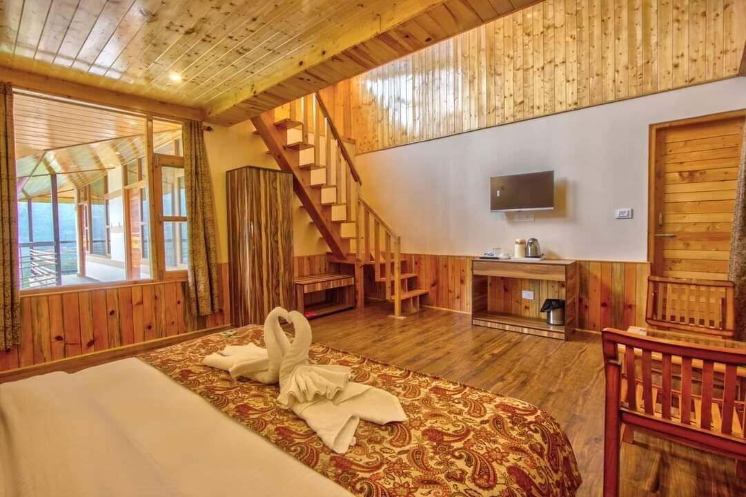 Family Room | Premium bedding, pillow-top beds, desk, laptop workspace