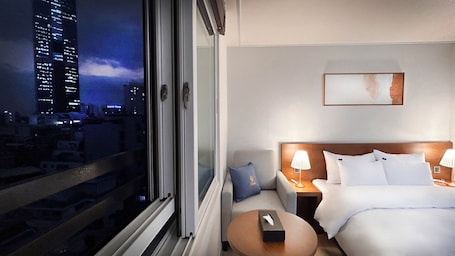 Escritorio y espacio para trabajar con laptop . Hostel The Camino Seoul