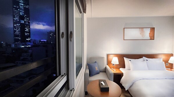 Superior Double Room, 1 Queen Bed, City View | Desk, laptop workspace, soundproofing, iron/ironing board - Hostel The Camino Seoul (Seoul)