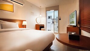 Standard Double Room, 1 Queen Bed | Desk, laptop workspace, soundproofing, iron/ironing board - Hostel The Camino Seoul (Seoul)