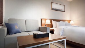 Chambre Double « Premier », 1 grand lit, vue ville | Bureau, espace de travail pour ordinateur portable