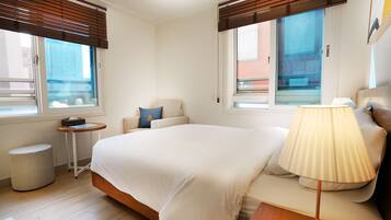 Quarto casal superior, 1 cama Queen, vista para a cidade | Vista do quarto