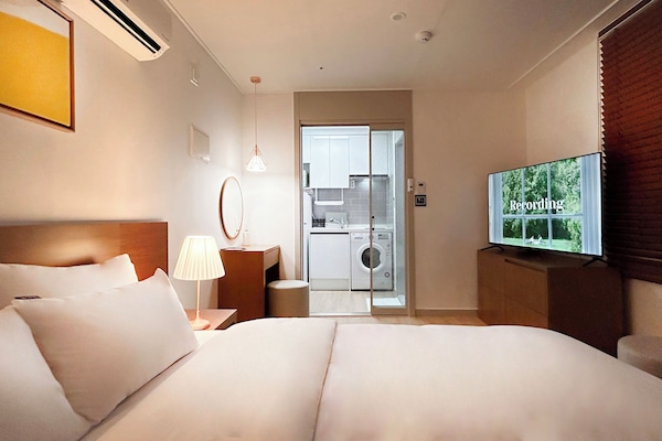 Habitación estándar doble, 1 cama de matrimonio | Escritorio y espacio para trabajar con un portátil