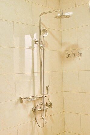 Deluxe Apartment, City View | Bathroom | Shower, free toiletries, towels, soap