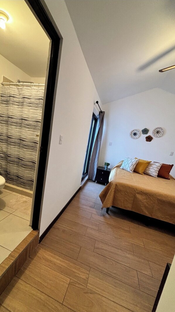 4 Schlafzimmer, Bügeleisen/Bügelbrett, WLAN, Bettwäsche