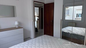 3 bedrooms, iron/ironing board, bed sheets