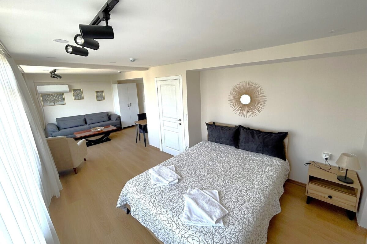 Deluxe Suite, Sea View | 2 bedrooms, minibar, desk, laptop workspace
