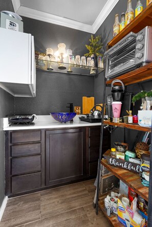 Microwave, oven, stovetop, coffee/tea maker