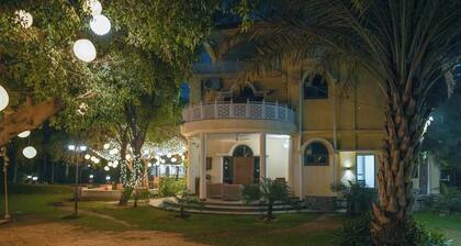 Sunahari Bagh- Luxurious 5-bedroom farmhouse in Gurugram with WiFi, AC