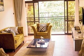 Economy-íbúð - útsýni yfir hæð | Stofa