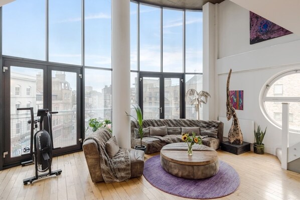 Interior - Shoreditch Skyline Penthouse (London)