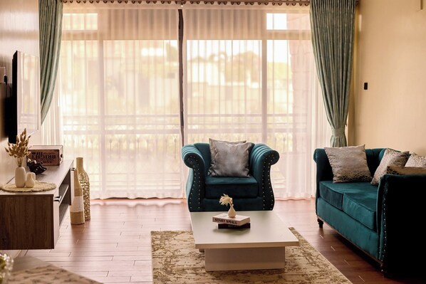 Luxury Apartment, Hill View | Living area