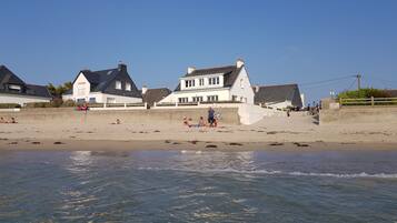 Plage, chaises longues
