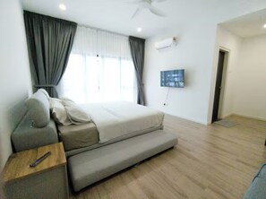 4 Schlafzimmer, Verdunkelungsvorhänge, Bügeleisen/Bügelbrett