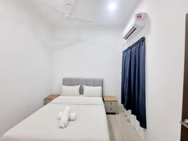 4 habitaciones, cortinas blackout y tabla de planchar con plancha 