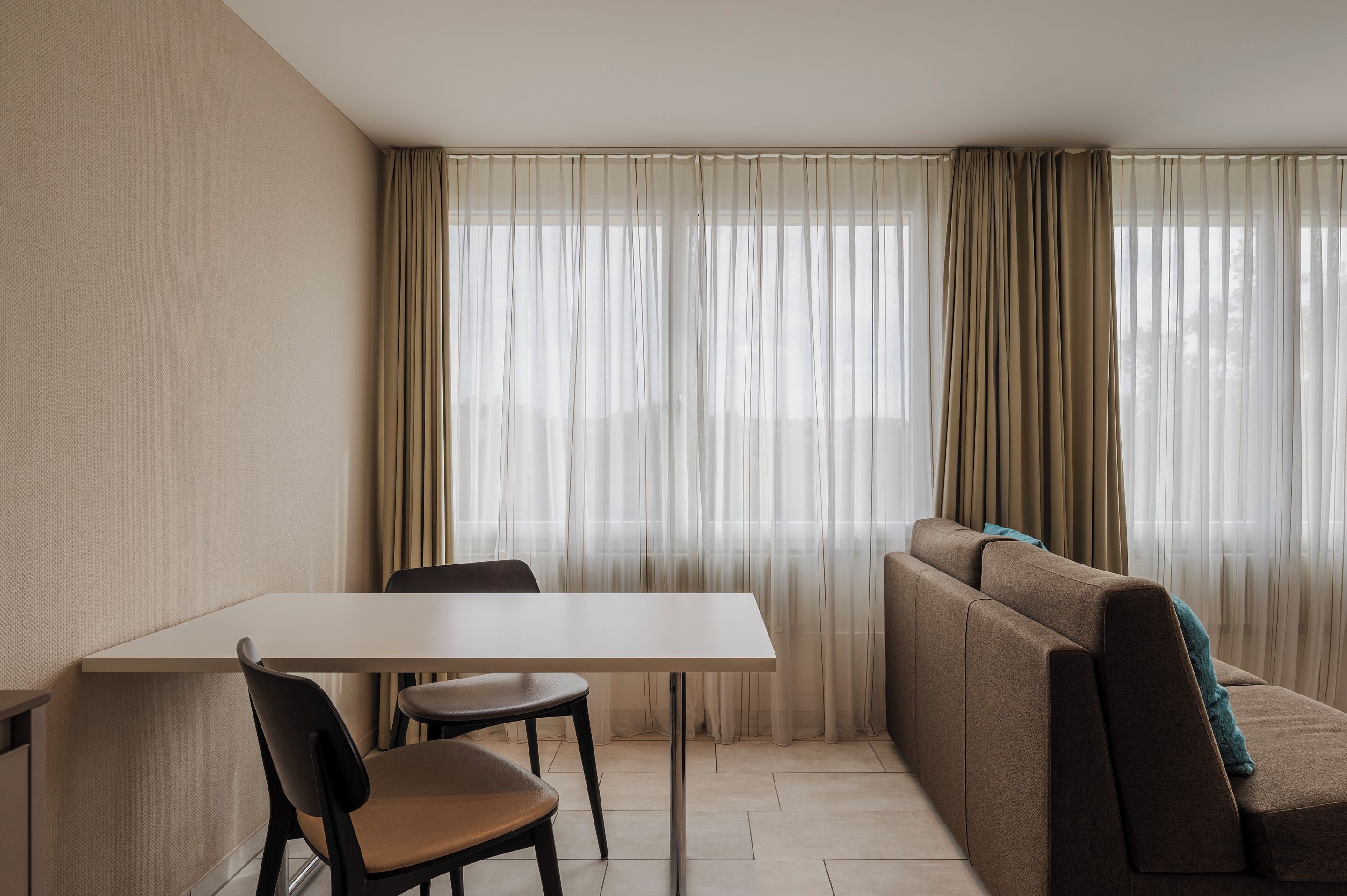 Deluxe Double Room | Living area | 32-inch LED TV with cable channels