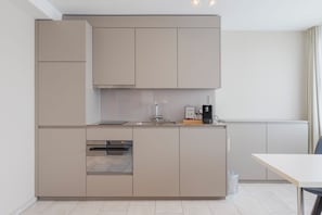 Habitación doble superior | Cocina privada | Frigorífico, microondas, horno y máquina de café espresso