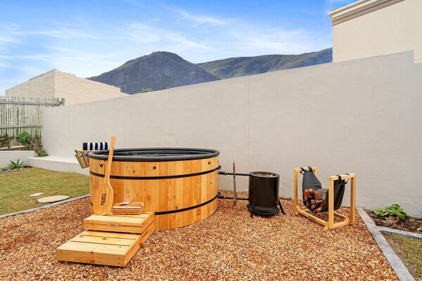 8 On Nivenia - Cape Town