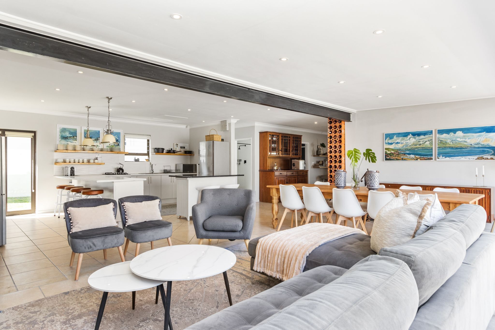 House (5 Bedrooms) | Interior