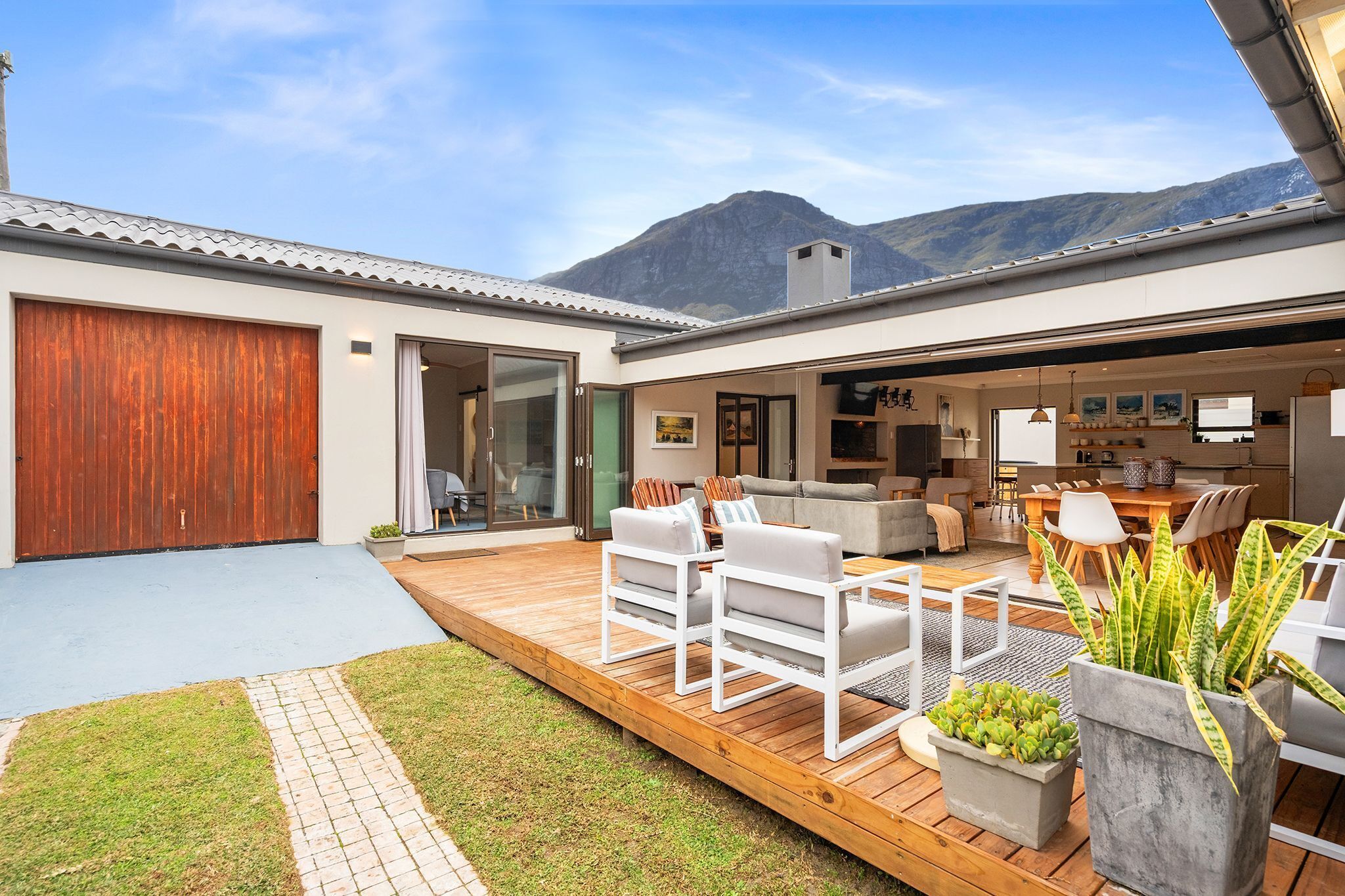 Hus (5 Bedrooms) | Boendets fasad