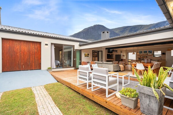 8 On Nivenia - Cape Town