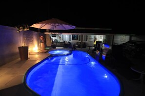 Outdoor pool - Pousada Captain Morgan (Pontal do Parana)