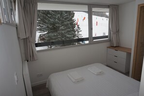 2 chambres, fer et planche à repasser, draps fournis