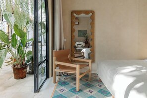 Signature Room | In-room safe, desk, laptop workspace, iron/ironing board