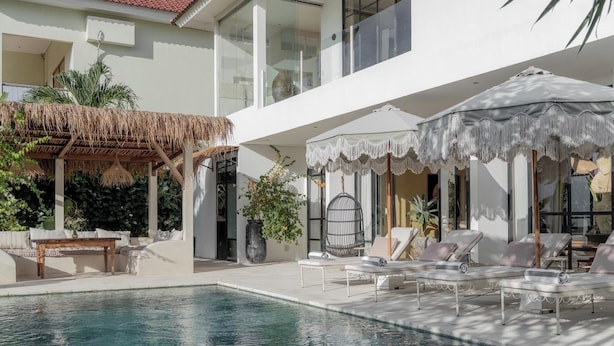 Unclassified image, 1 of 63, button - Bi Design House (Canggu)