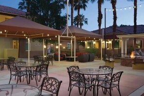 Outdoor dining - 2 Marriott's Desert Spring Villas II, Sauna, Pool! (Palm Desert)