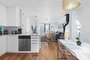 Interior - Private UNC Townhome w/ Parking, 2 Bedrooms, Sleeps 6, w/ Beautiful Garden! (Carrboro)