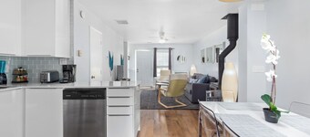 Private UNC Townhome w/ Parking, 2 Bedrooms, Sleeps 6, w/ Beautiful Garden!