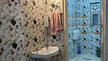 Dusche, Handtücher, Seife, Shampoo