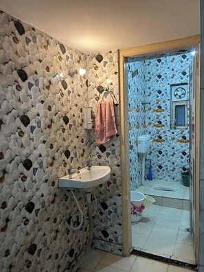 Shower, towels, soap, shampoo