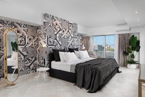 4 bedrooms, in-room safe, iron/ironing board, free WiFi