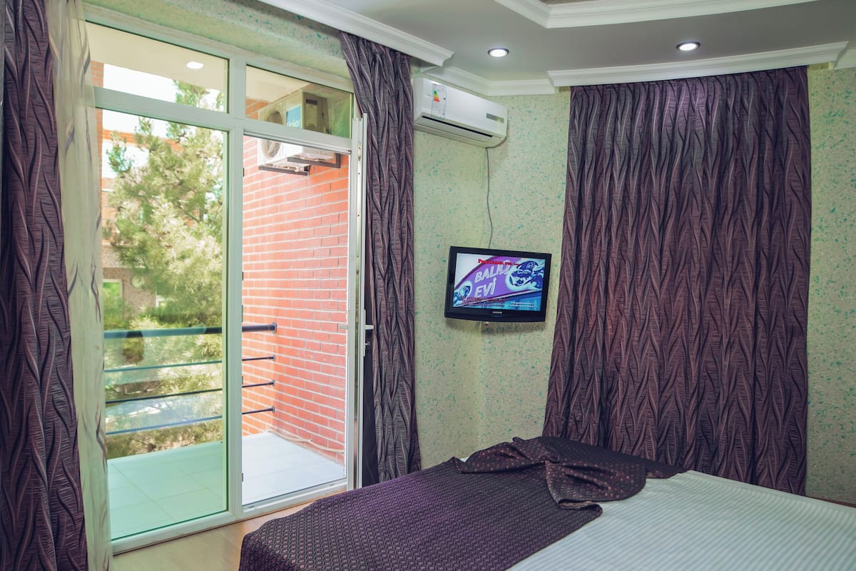 4 chambres, coffres-forts dans les chambres, bureau
