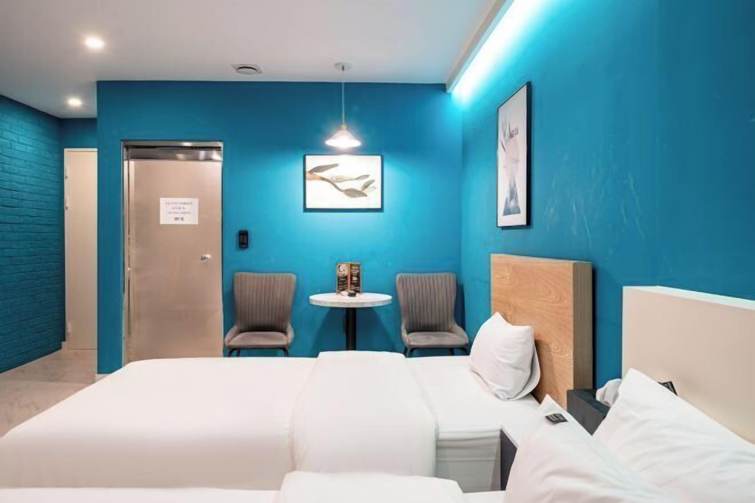 Escrivaninha, espaço de trabalho para notebook, quartos à prova de som