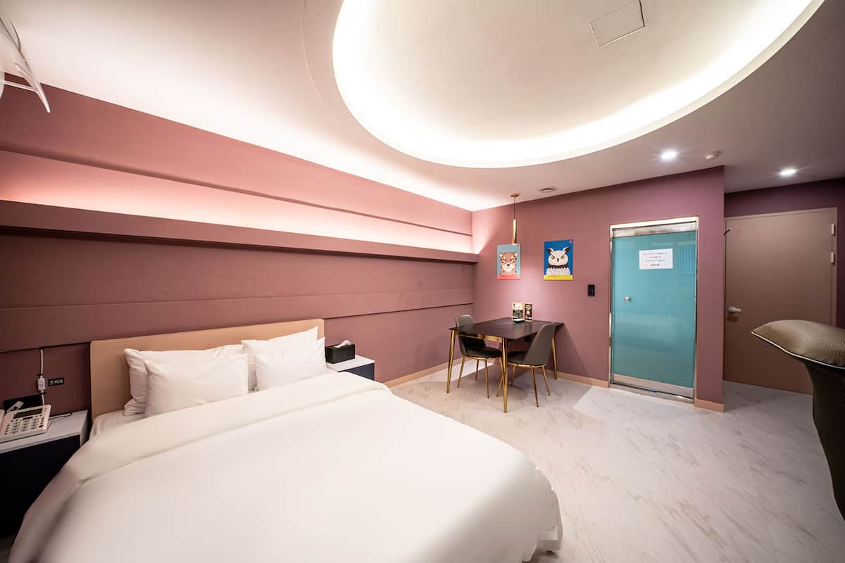 Deluxe Double Room, City View | Desk, laptop workspace, soundproofing, free WiFi
