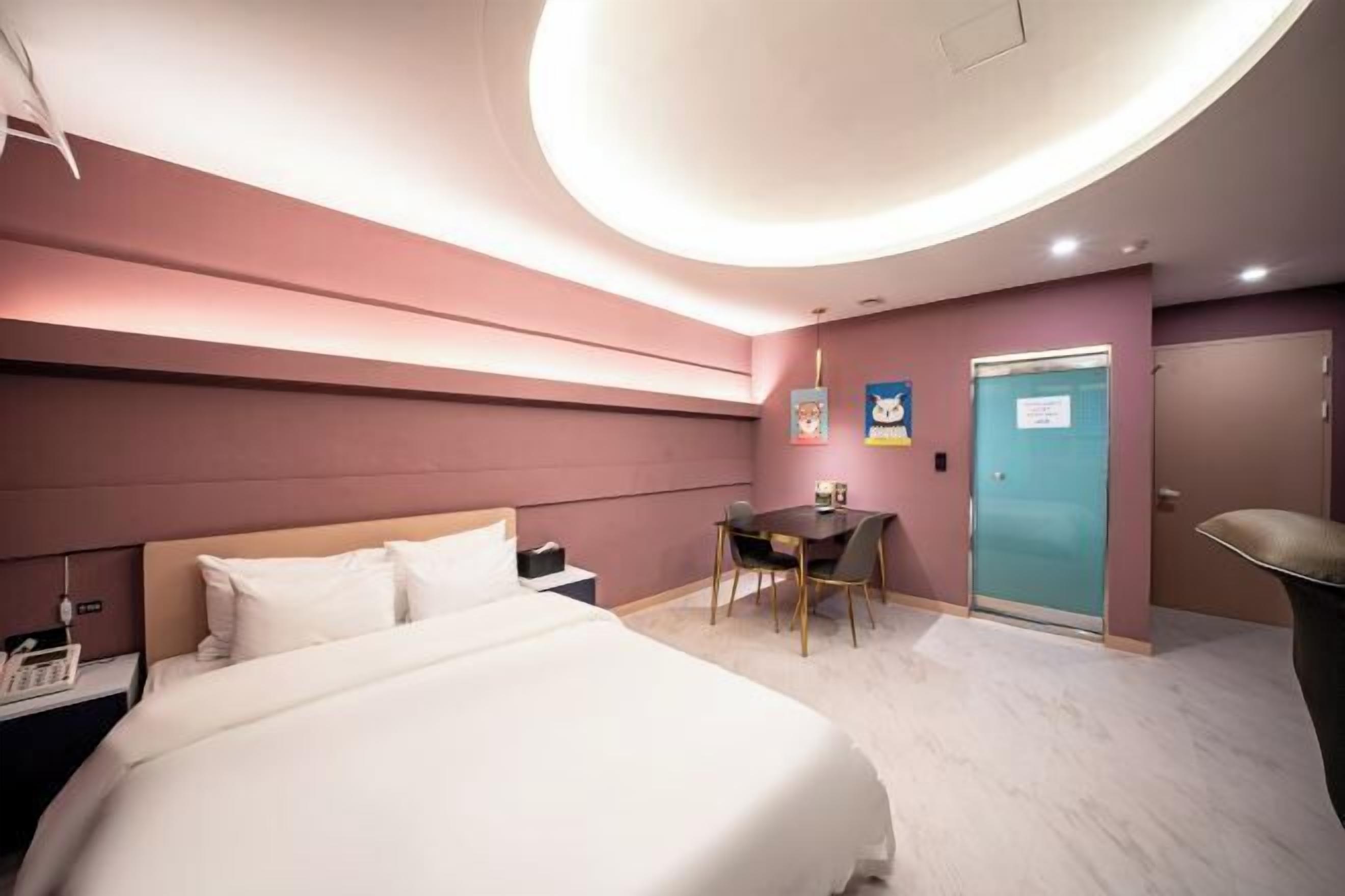 Escrivaninha, espaço de trabalho para notebook, quartos à prova de som