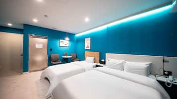 Deluxe Twin Room, City View | Desk, laptop workspace, soundproofing, free WiFi