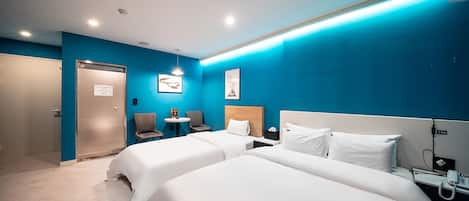 Deluxe Twin Room, City View | Desk, laptop workspace, soundproofing, free WiFi