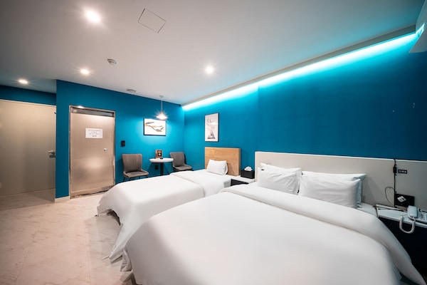 Deluxe Twin Room, City View | Desk, laptop workspace, soundproofing, free WiFi