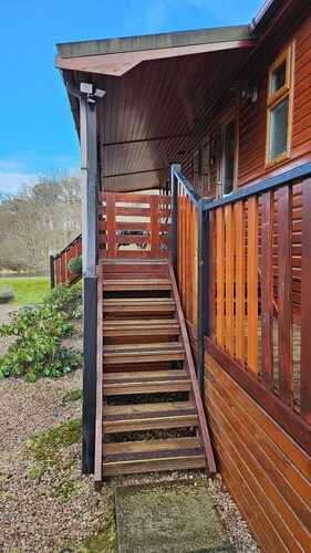 Riverside chalet in Aviemore, short walk to centre