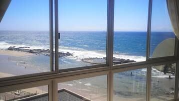 Departamento familiar, vista al mar | Área de sala de estar