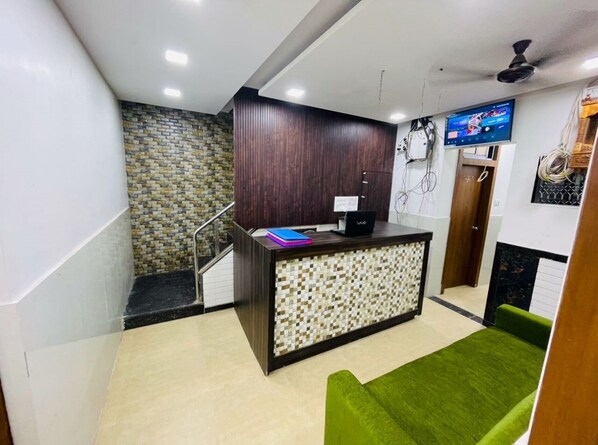 Reception - HOTEL RADHA PALACE (Mumbai)