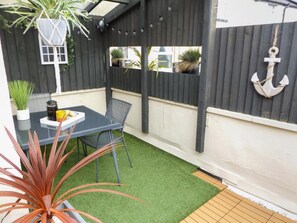 Apartment | Outdoor dining