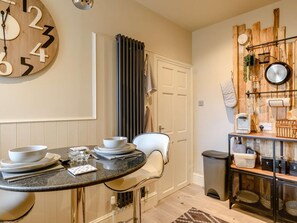 Apartment | Dining